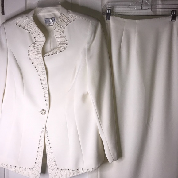 2 pc White Dress Suit - Picture 3 of 3